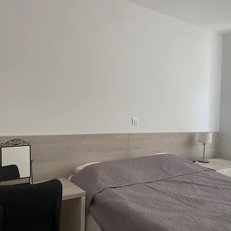 The First One * 로고즈니차