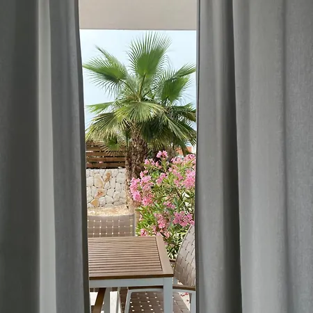 The First One 아파트 *