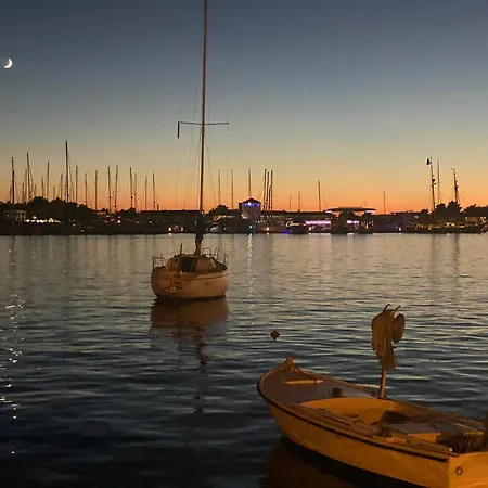 아파트 The First One 로고즈니차