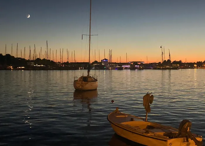 아파트 The First One 로고즈니차